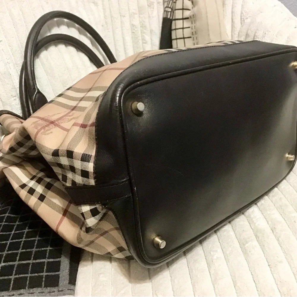 Burberry Bags - Picture 13 of 16